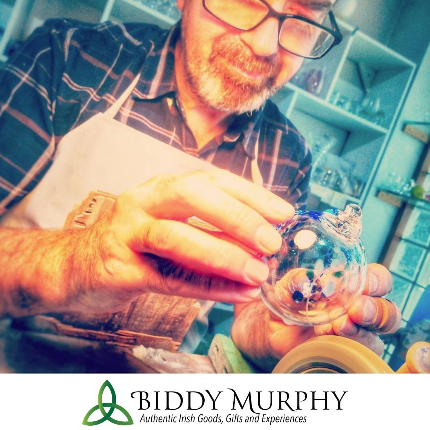 Irish Glass Shamrock Vase: A Gift of Luck and Artistry